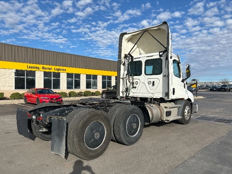 2021 Freightliner Cascadia in Oklahoma City, OK — photo 7