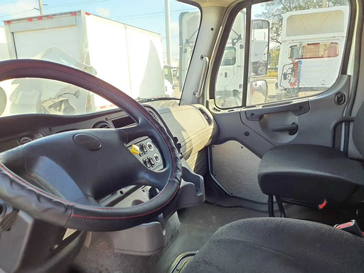 2020 Freightliner M2 106 - image 7