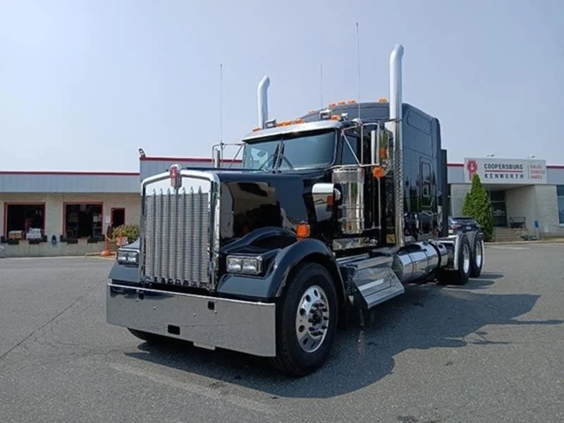 2025 Kenworth W900 in Coopersburg, PA