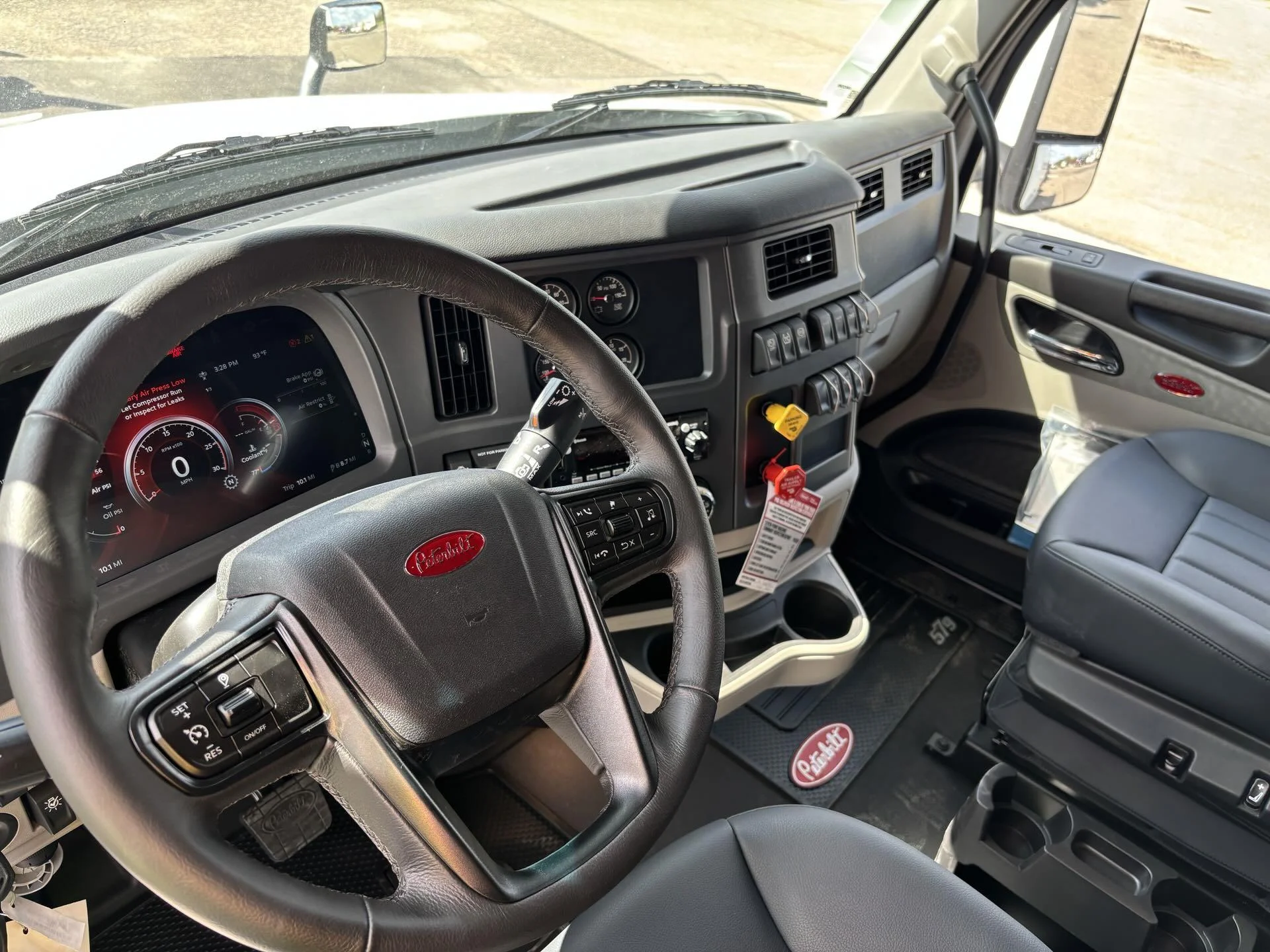 2027 Peterbilt 579 in Zanesville, OH — photo 10