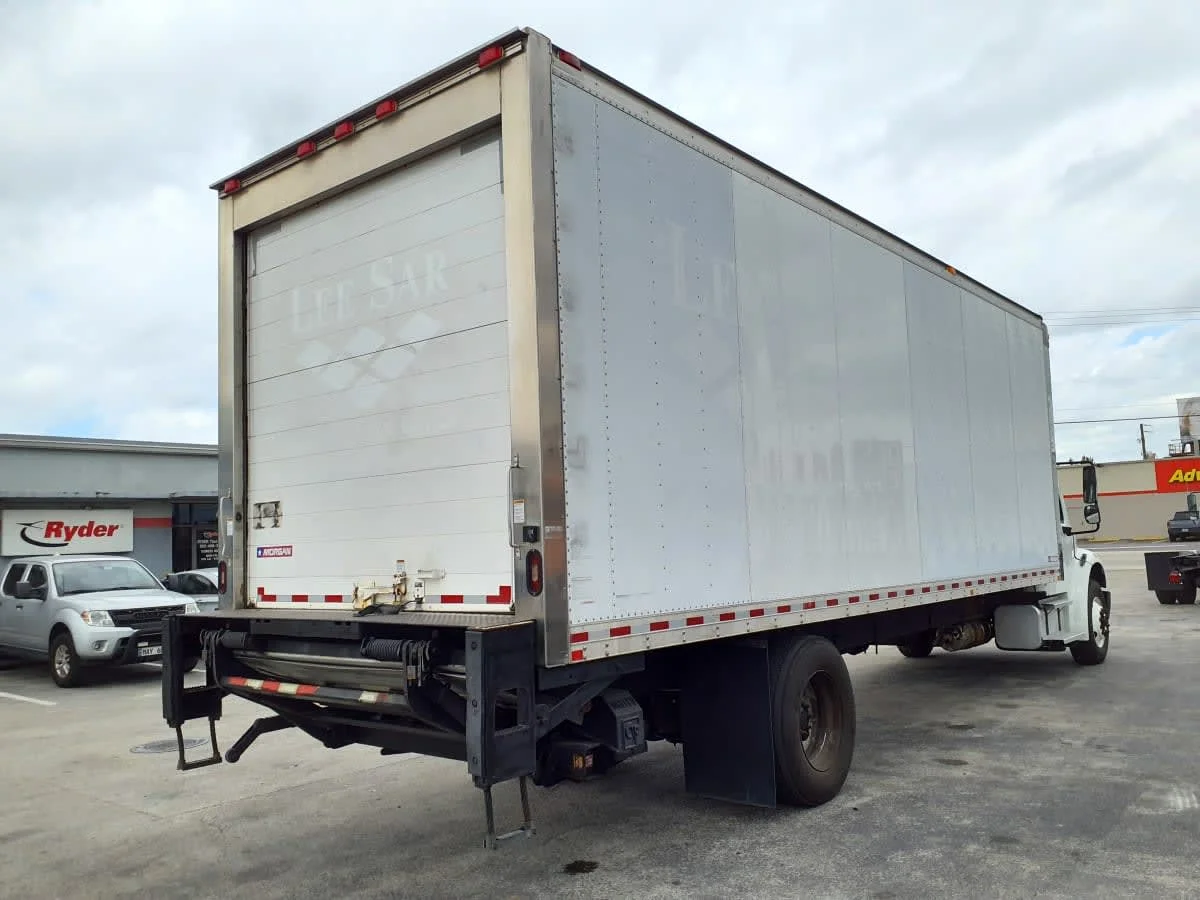 2018 Freightliner M2 106 in Miami, FL — photo 4
