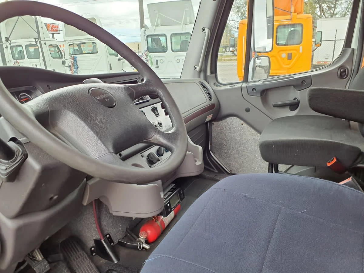 2018 Freightliner M2 106 in Miami, FL — photo 8