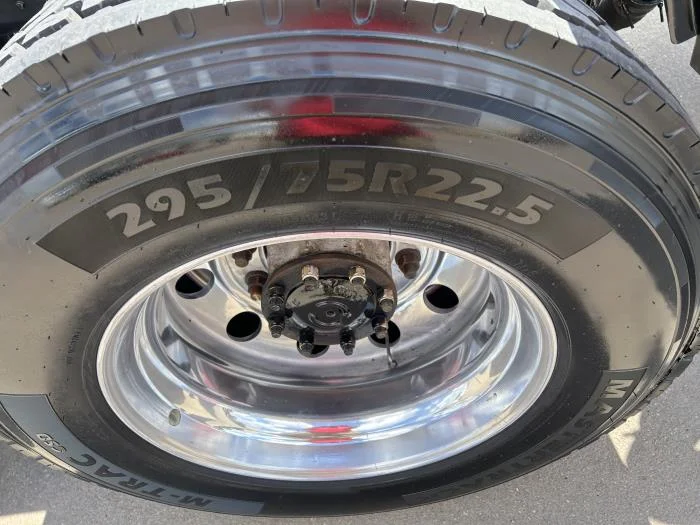 2020 Peterbilt 567 - image 10