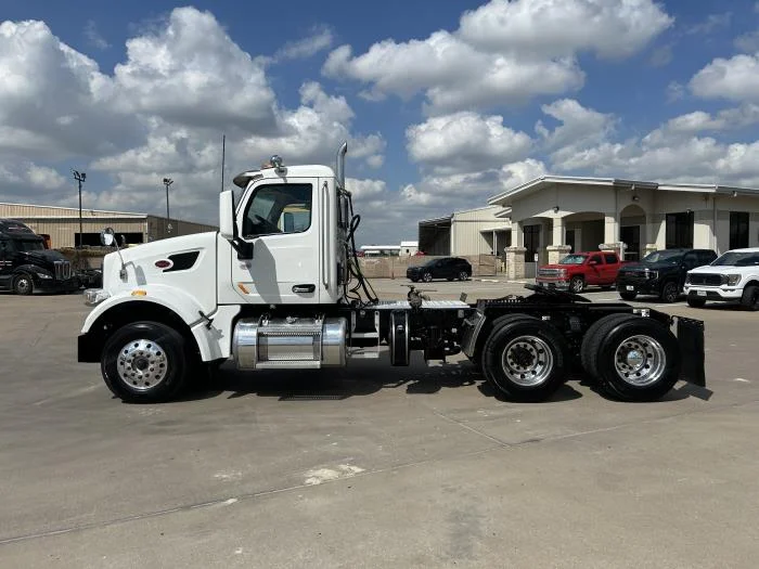 2020 Peterbilt 567 - image 3