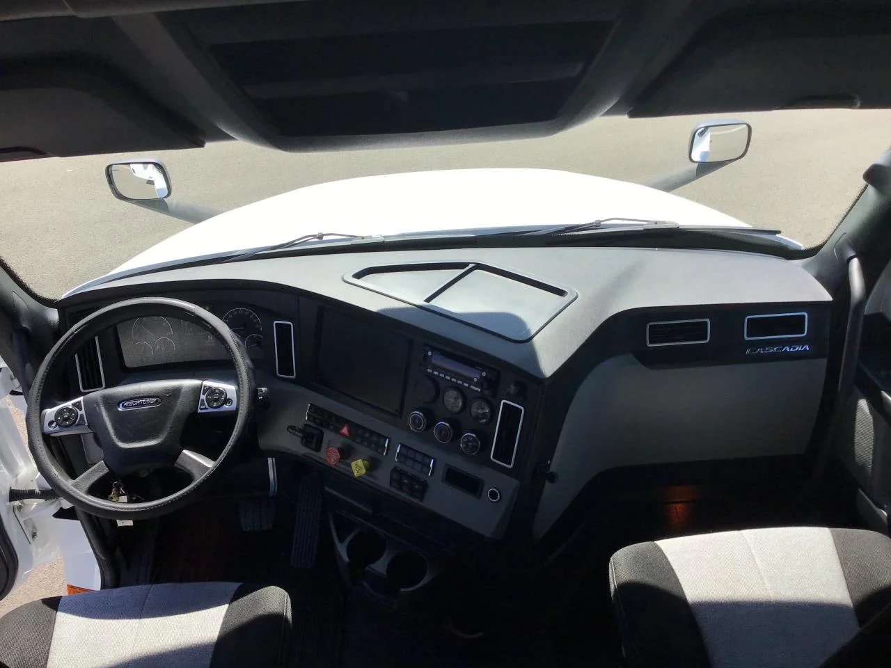 2024 Freightliner Cascadia in Pacific, WA — photo 9
