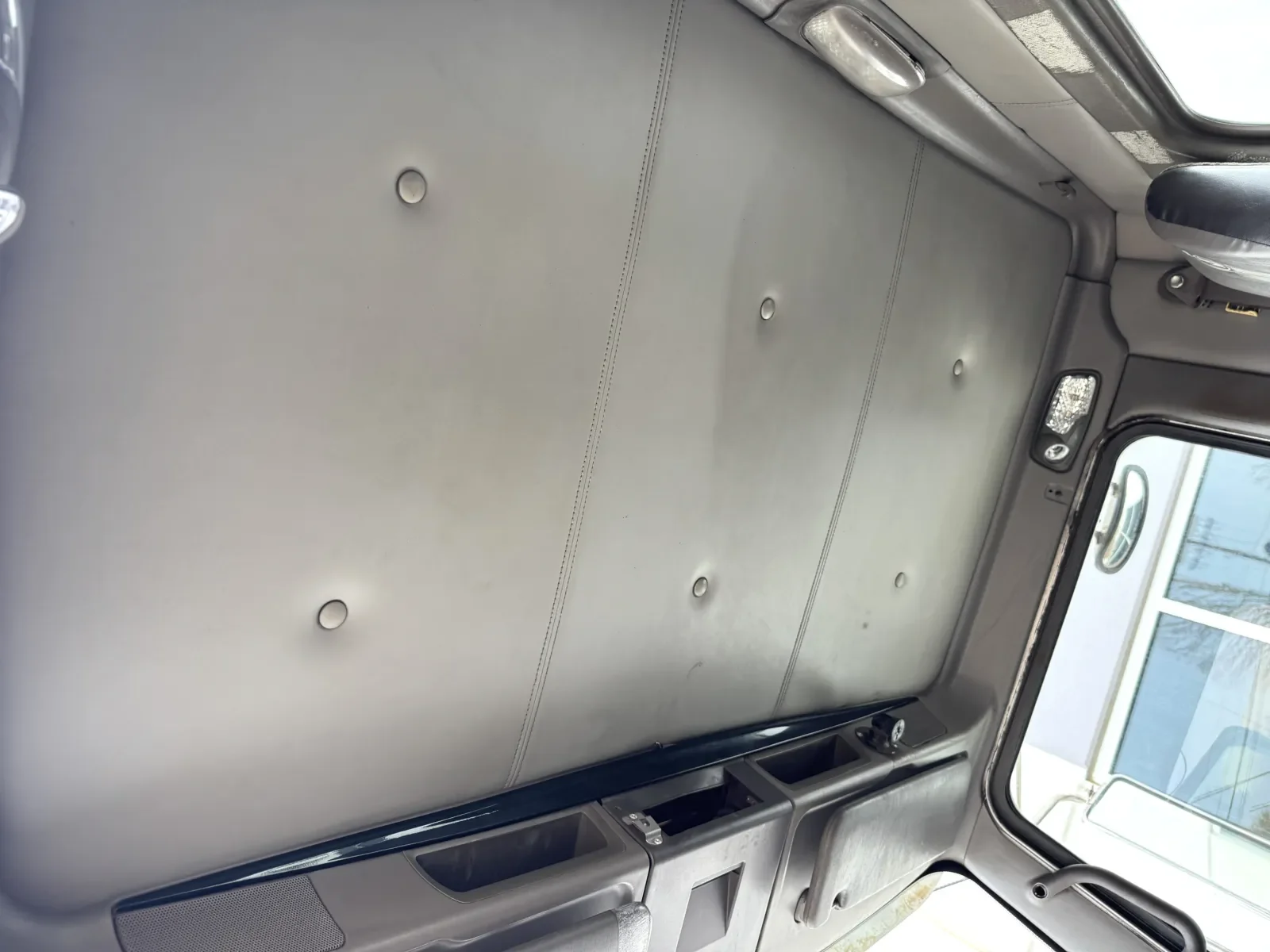 2008 Kenworth T800 - image 18