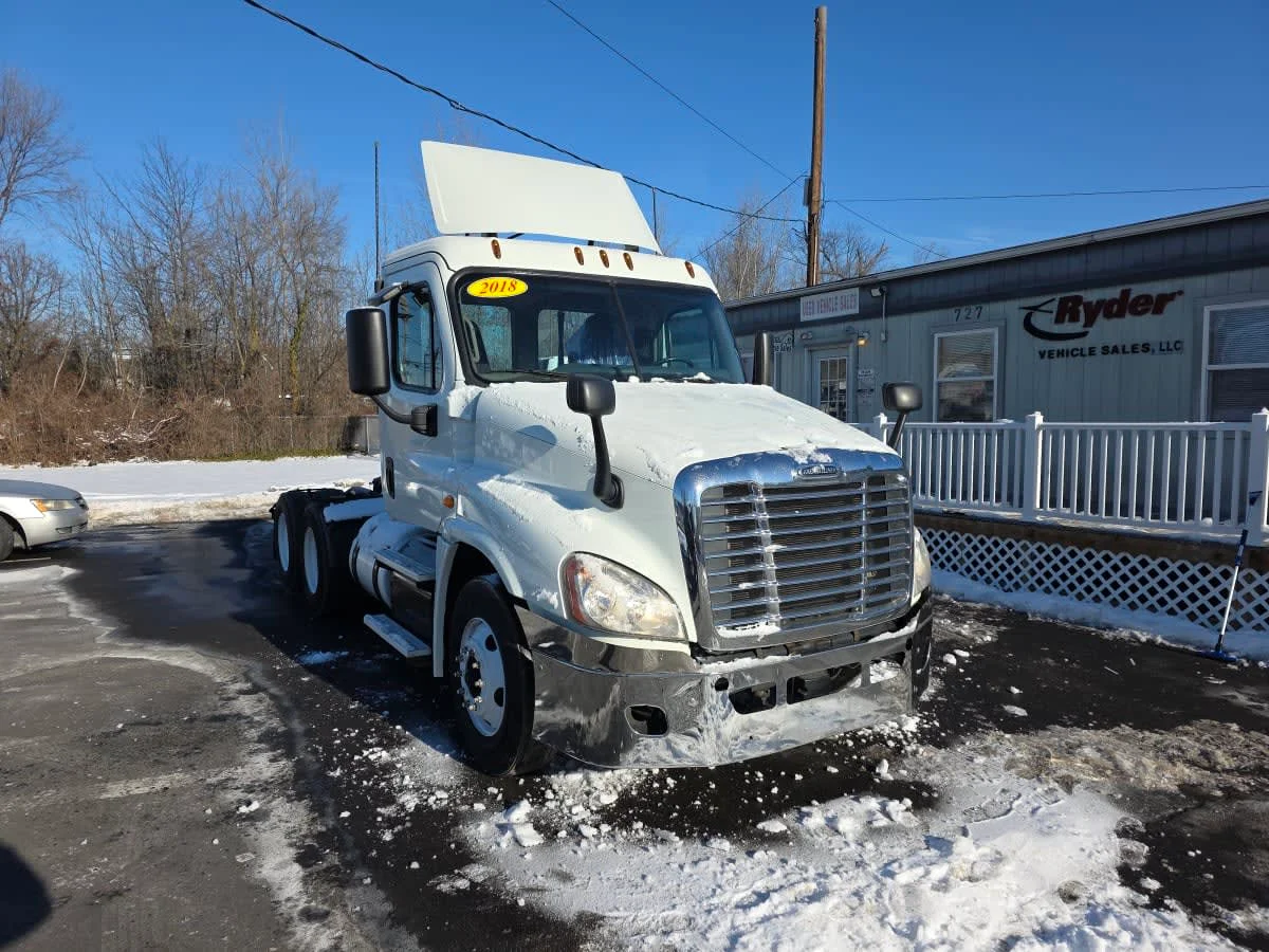 2018 Freightliner Cascadia - image 3
