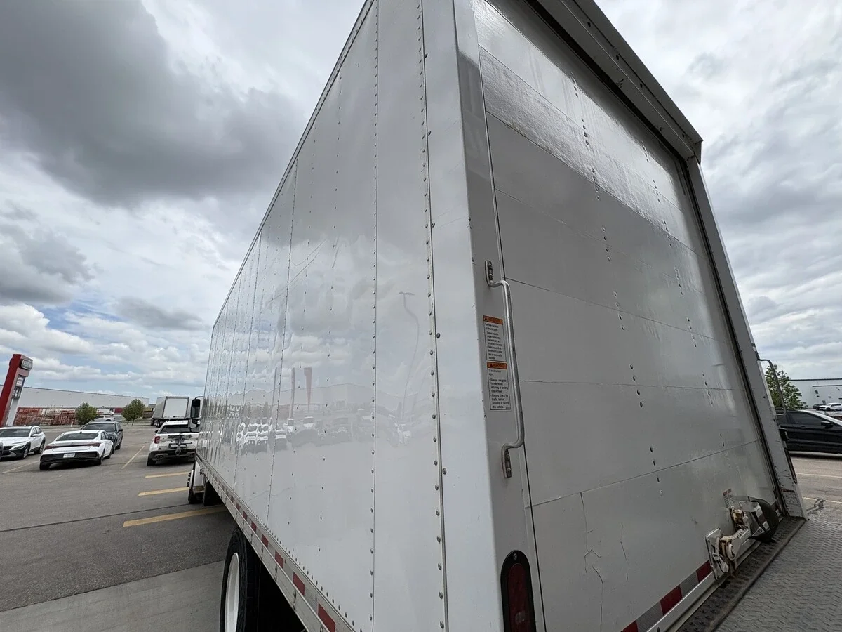 2022 Freightliner M2 106 — photo 9