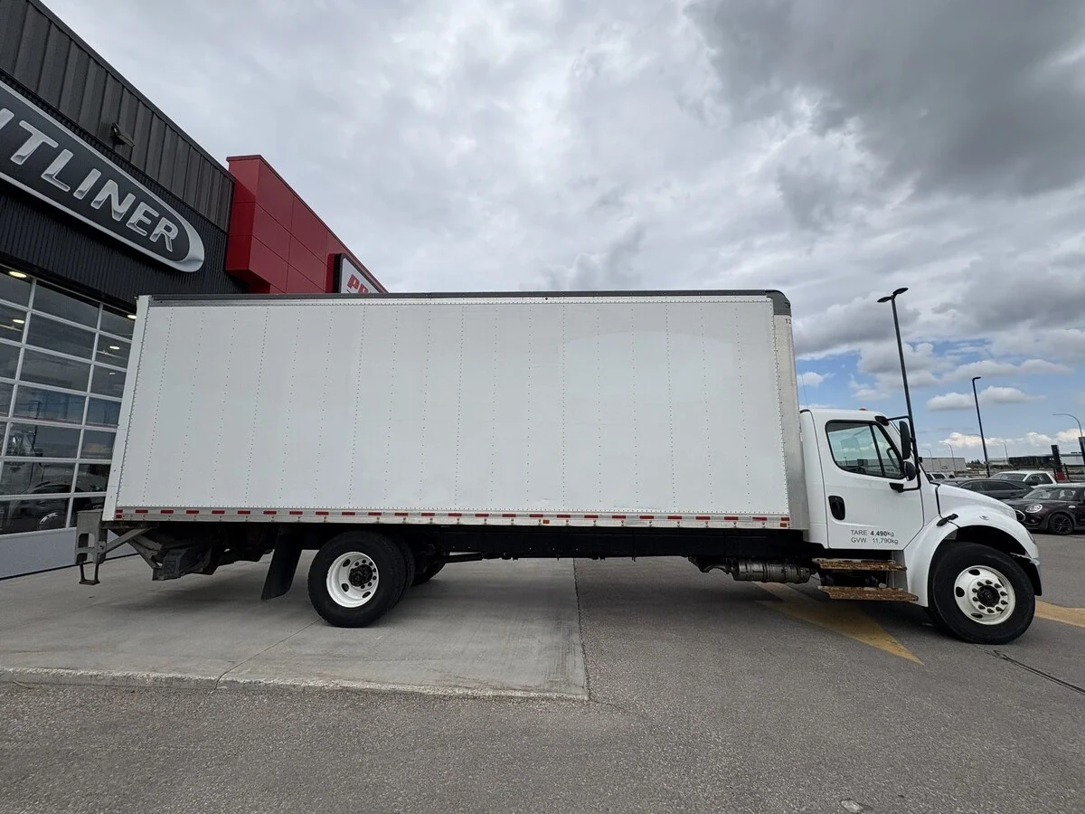 2022 Freightliner M2 106 — photo 4