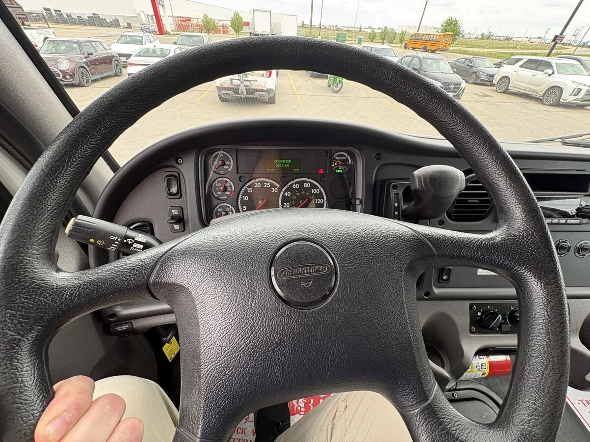 2022 Freightliner M2 106 — photo 12