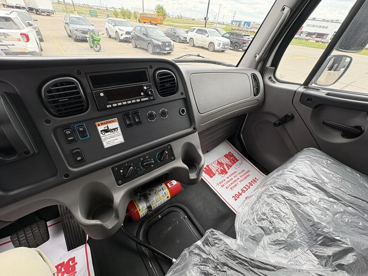 2022 Freightliner M2 106 — photo 13