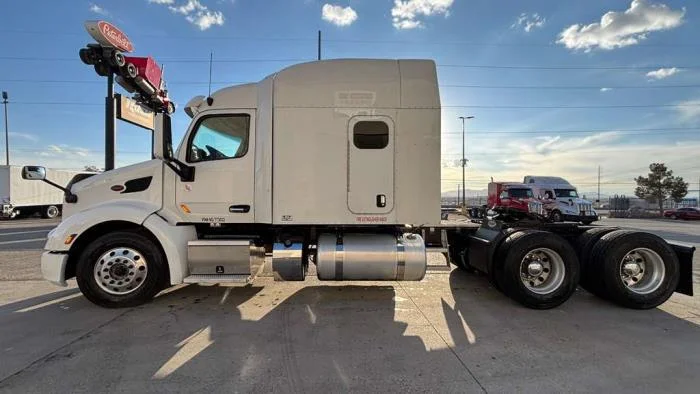 2022 Peterbilt 579 - image 9