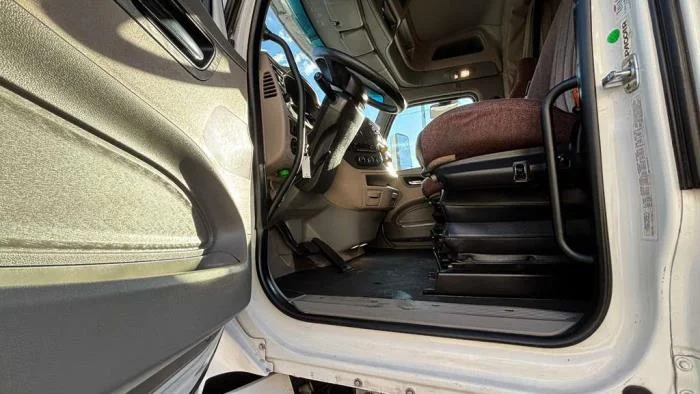 2022 Peterbilt 579 - image 14