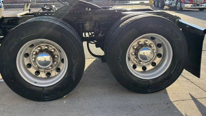 2022 Peterbilt 579 - image 13