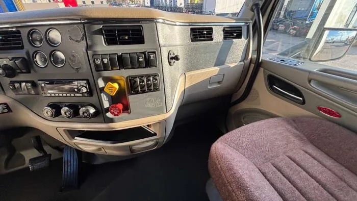 2022 Peterbilt 579 - image 16