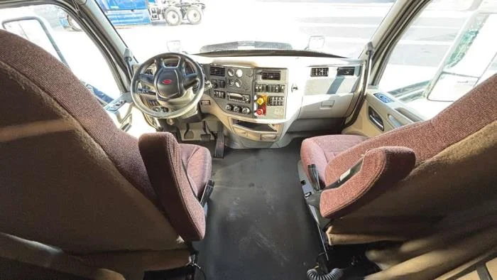 2022 Peterbilt 579 - image 19