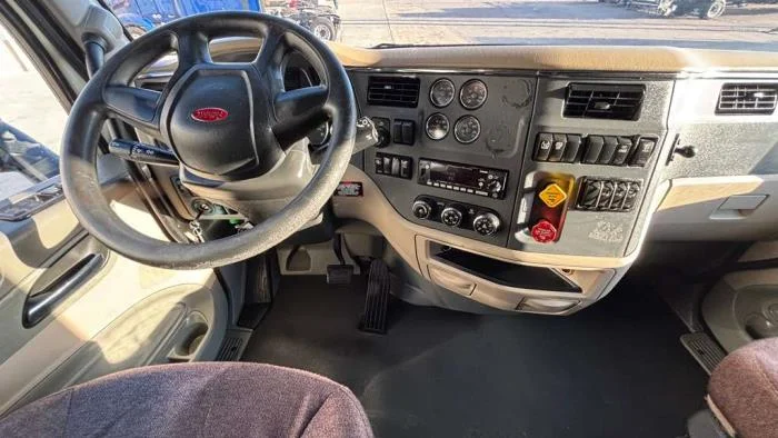 2022 Peterbilt 579 in El Paso, TX — photo 15