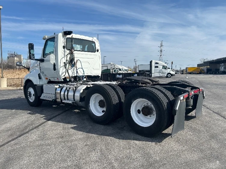 2019 International LT - image 5