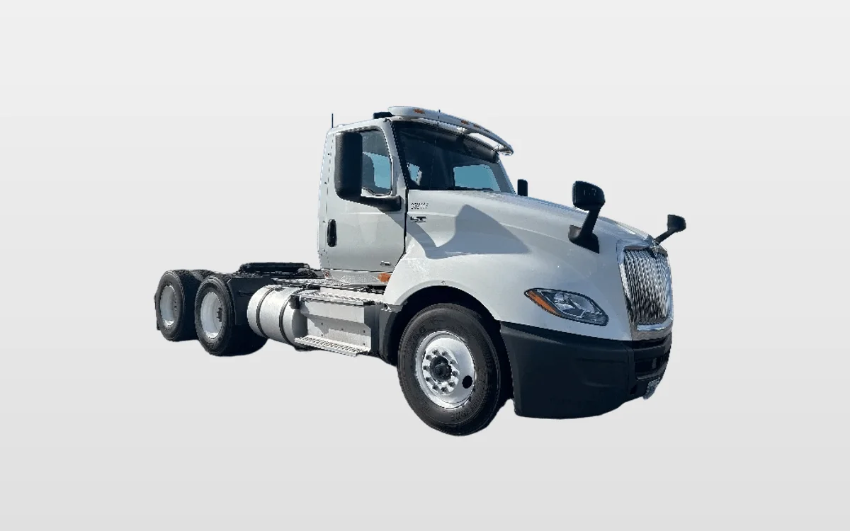 2019 International LT - image 1