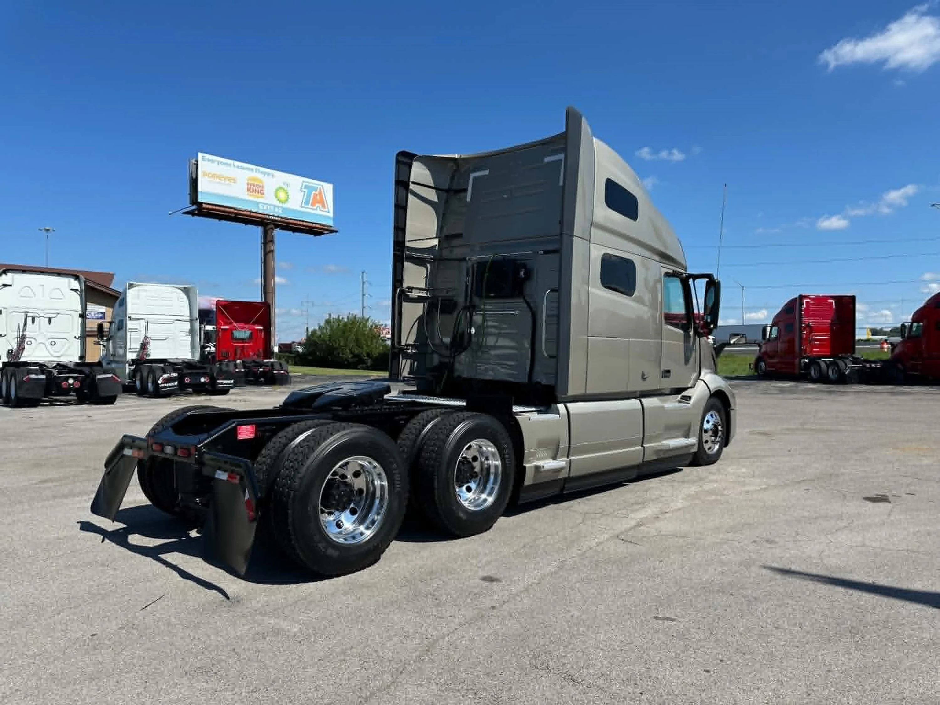2023 Volvo in La Vergne — photo 7