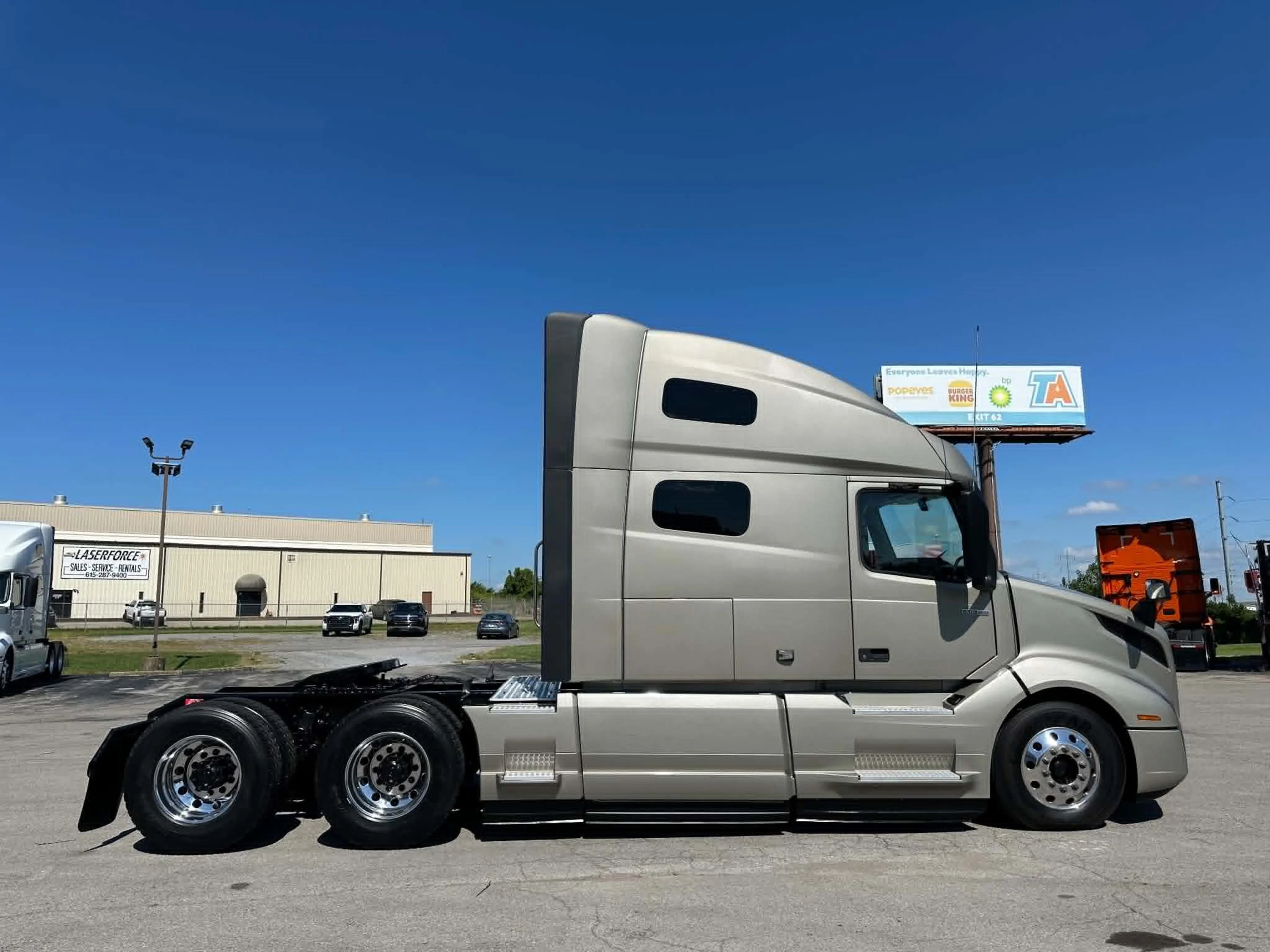 2023 Volvo in La Vergne — photo 8