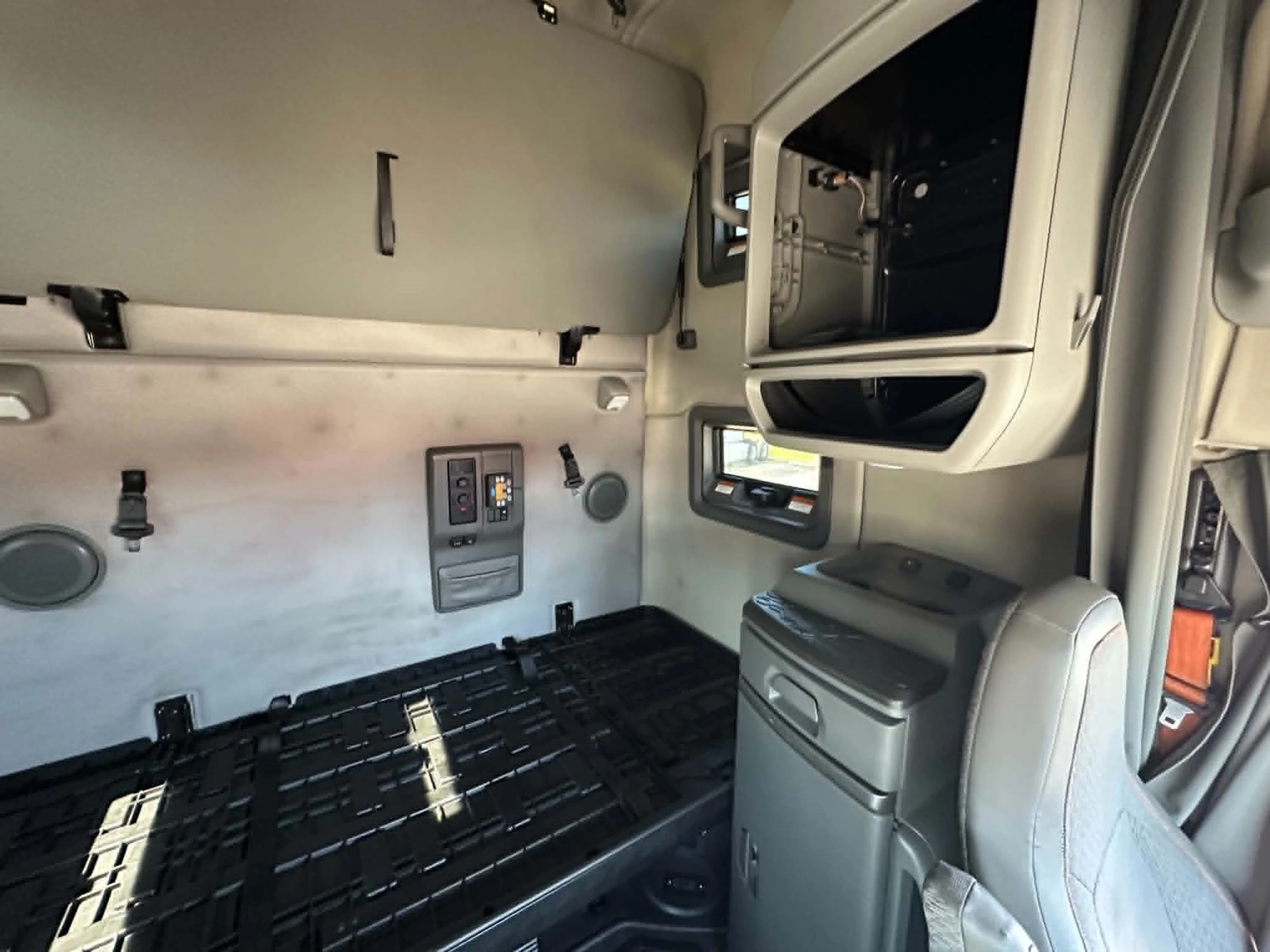 2023 Volvo in La Vergne — photo 16
