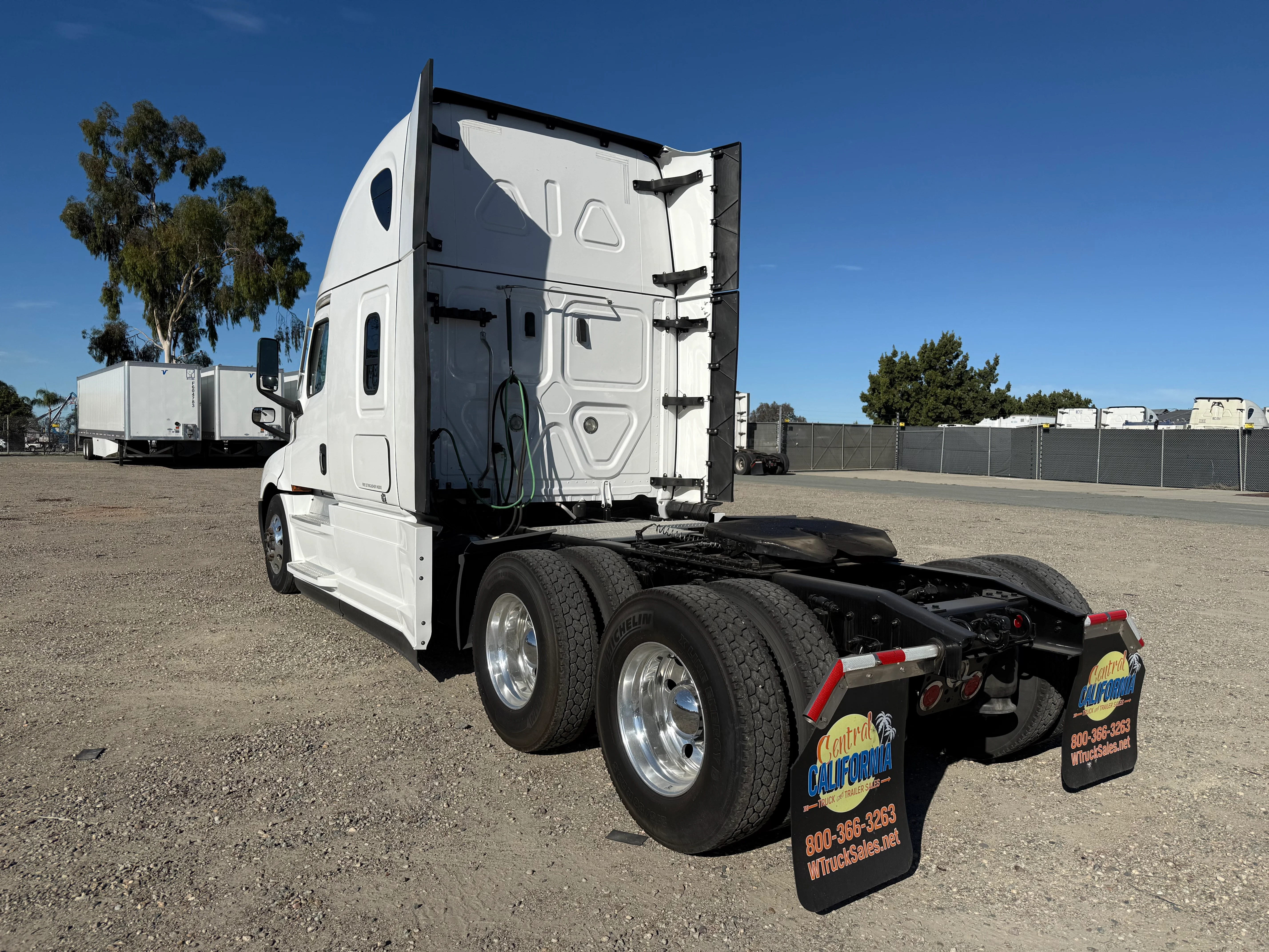 2023 Freightliner Cascadia in San Diego, CA — photo 4