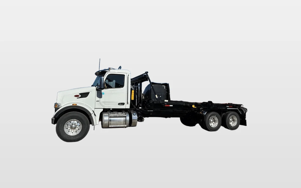 2025 Peterbilt 567 - image 1