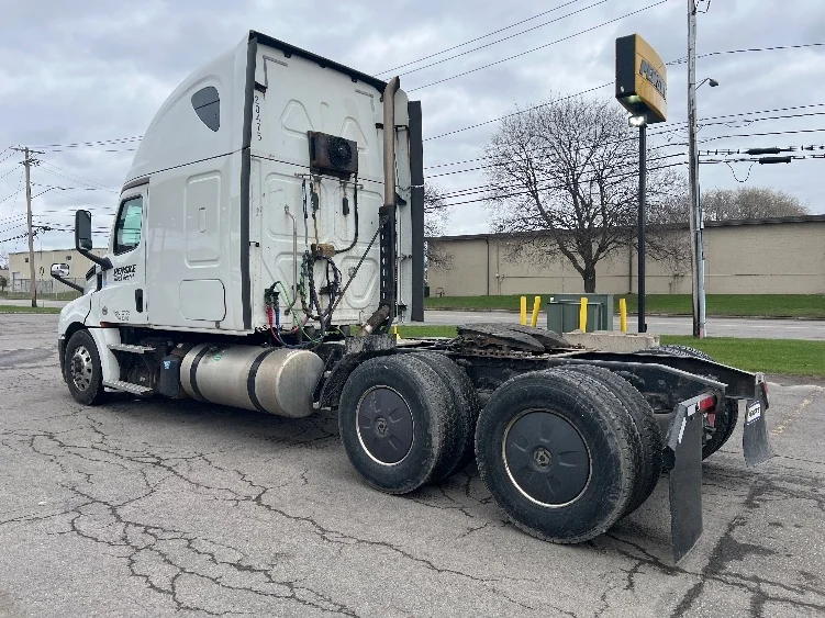2020 Freightliner Cascadia - image 5