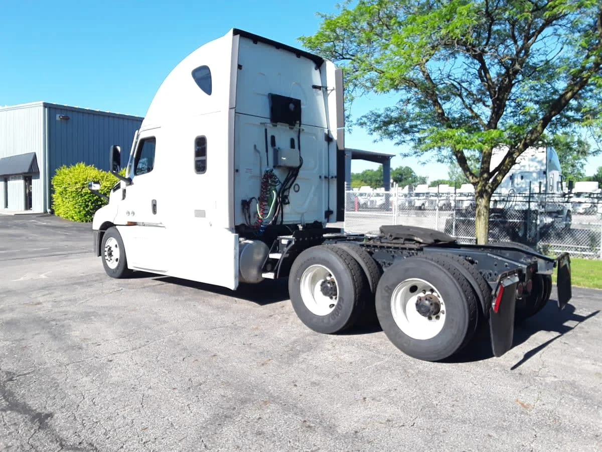 2023 Freightliner Cascadia in Hilliard, OH — photo 6