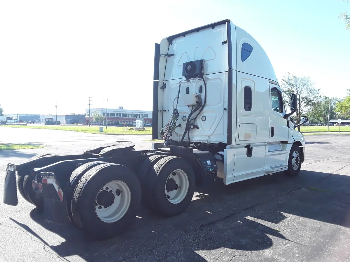 2023 Freightliner Cascadia in Hilliard, OH — photo 4