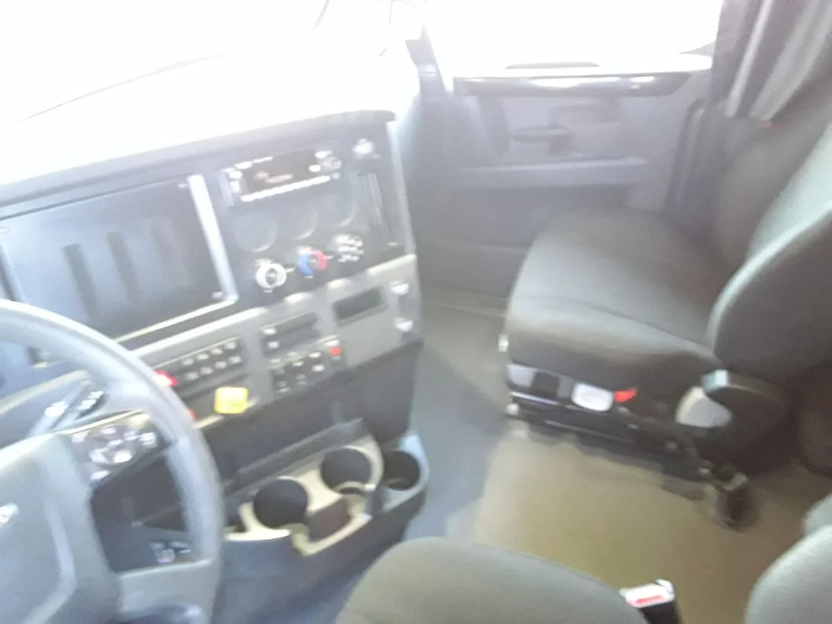 2023 Freightliner Cascadia in Hilliard, OH — photo 7