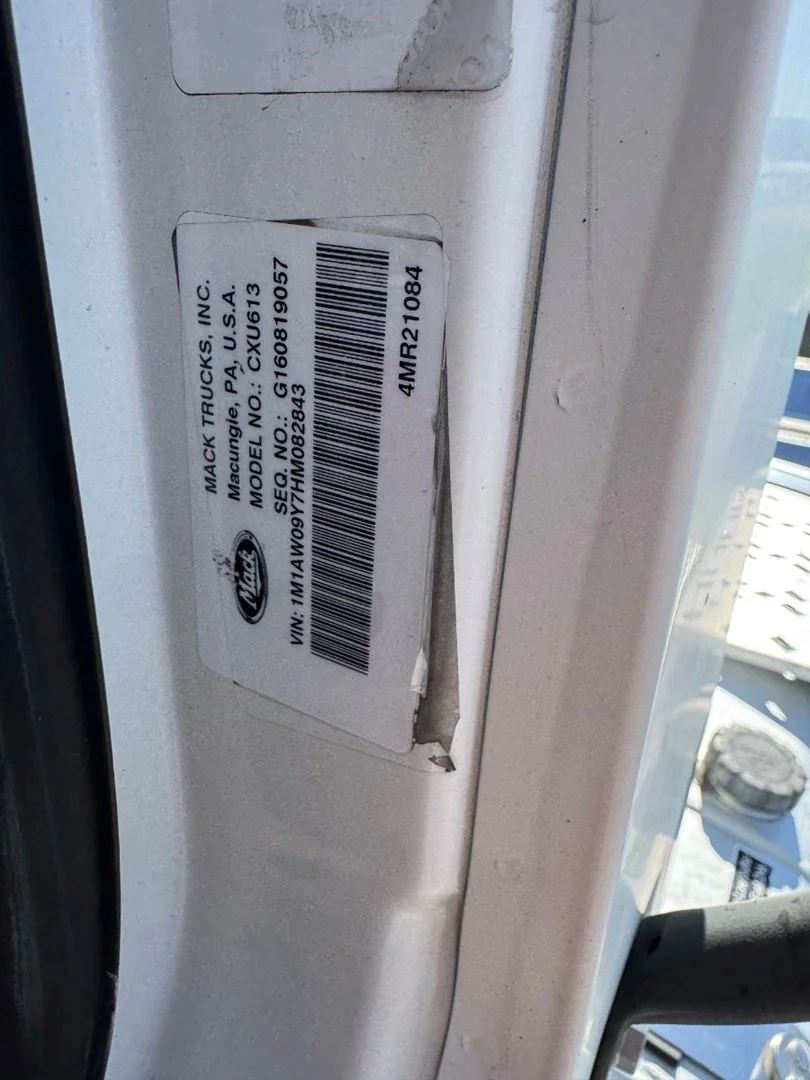 2017 MACK CXU613 - USED TRUCKS DAY CAB - image 18