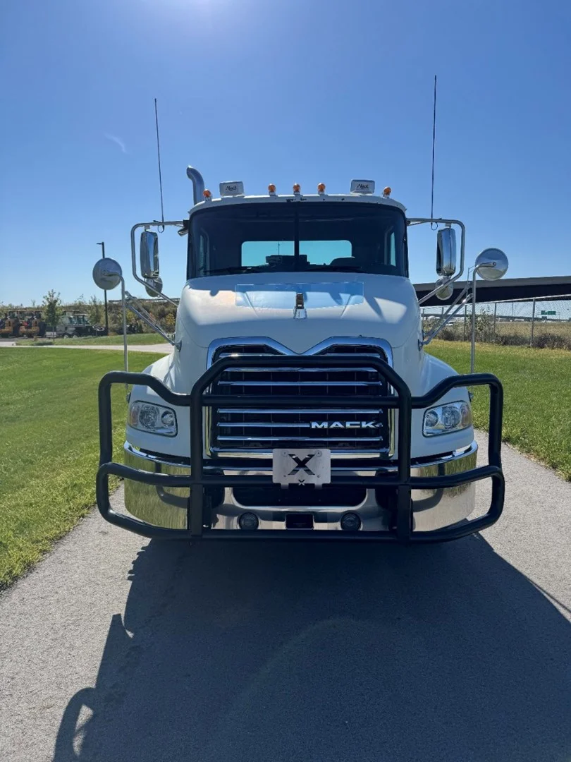 2017 MACK CXU613 - USED TRUCKS DAY CAB - image 2