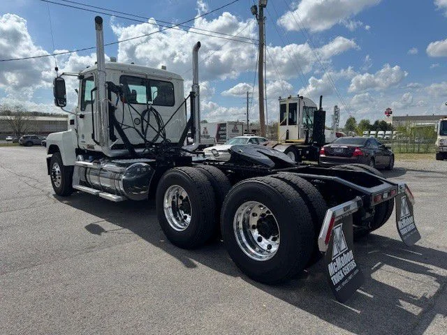 2021 Mack Pinnacle - image 8