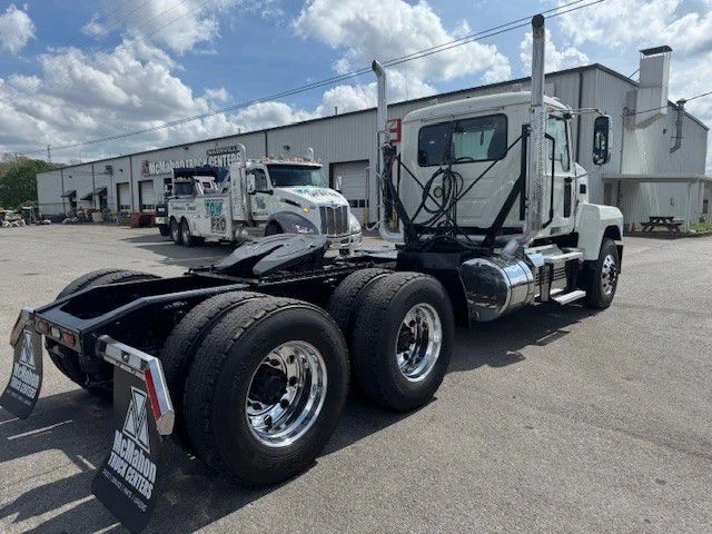 2021 Mack Pinnacle - image 5