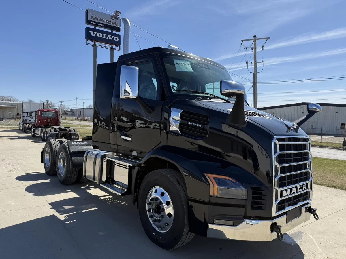 2027 Mack in Cedar Rapids, IA — photo 7