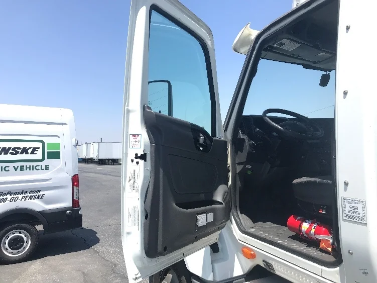 2020 International LT - image 9