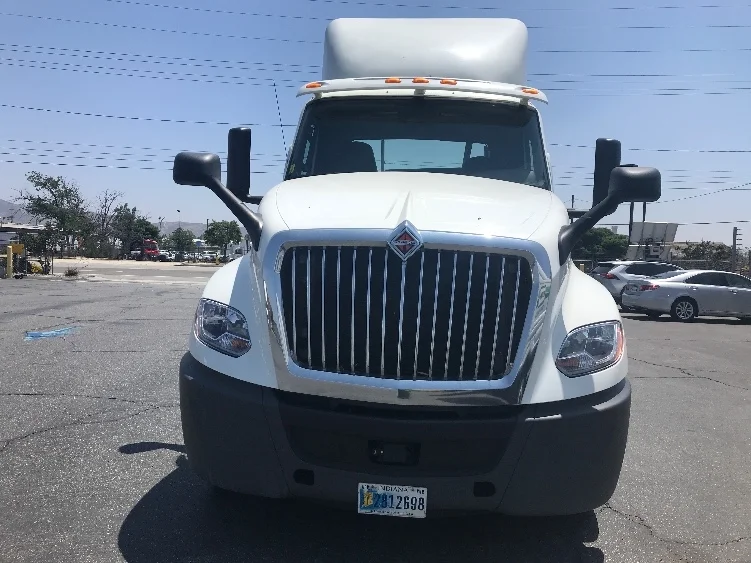 2020 International LT - image 2