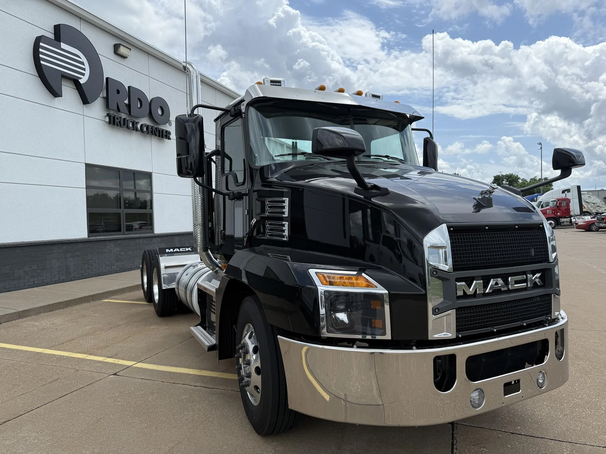 2026 Mack Anthem - image 3