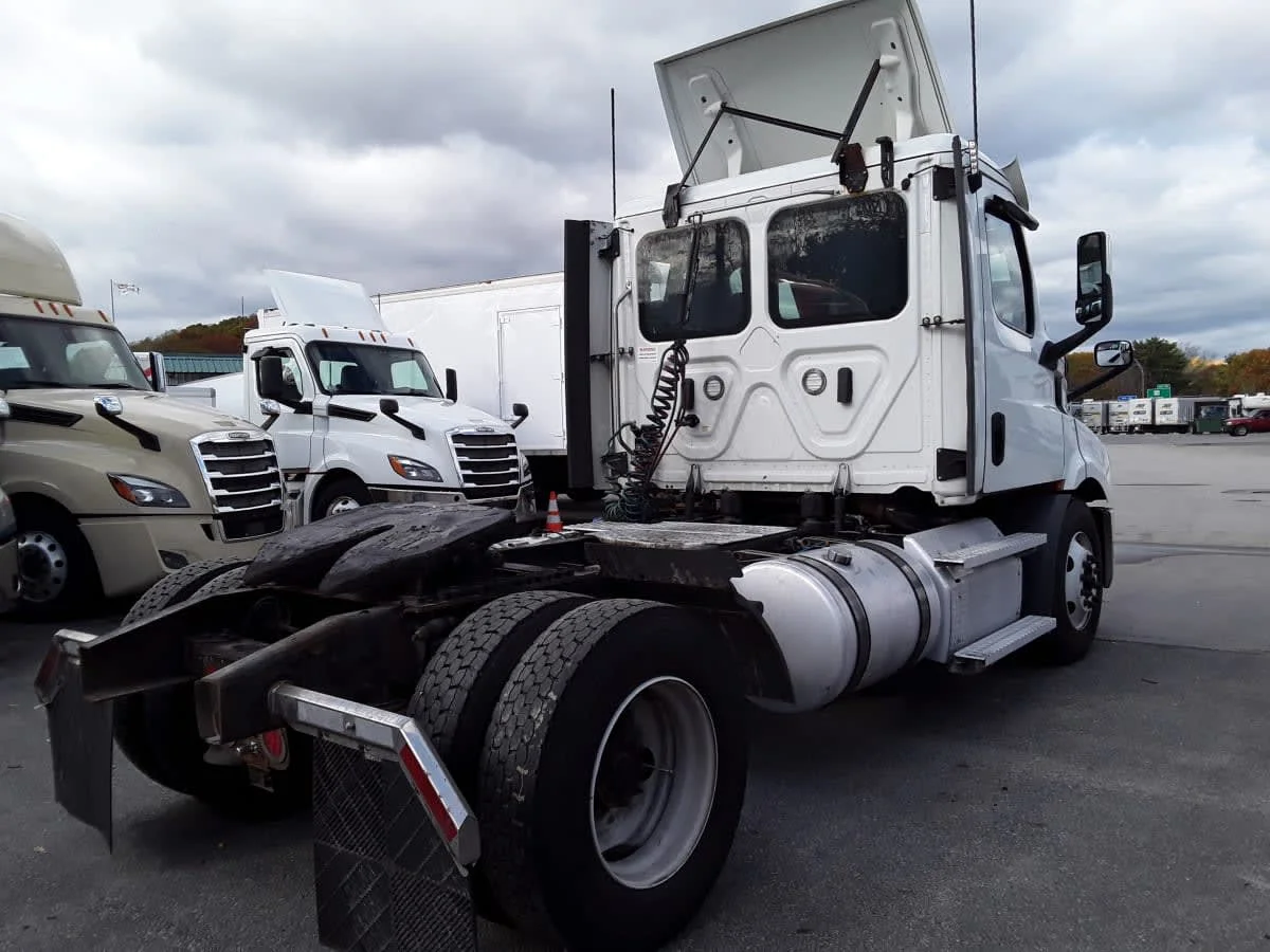 2020 Freightliner Cascadia - image 4