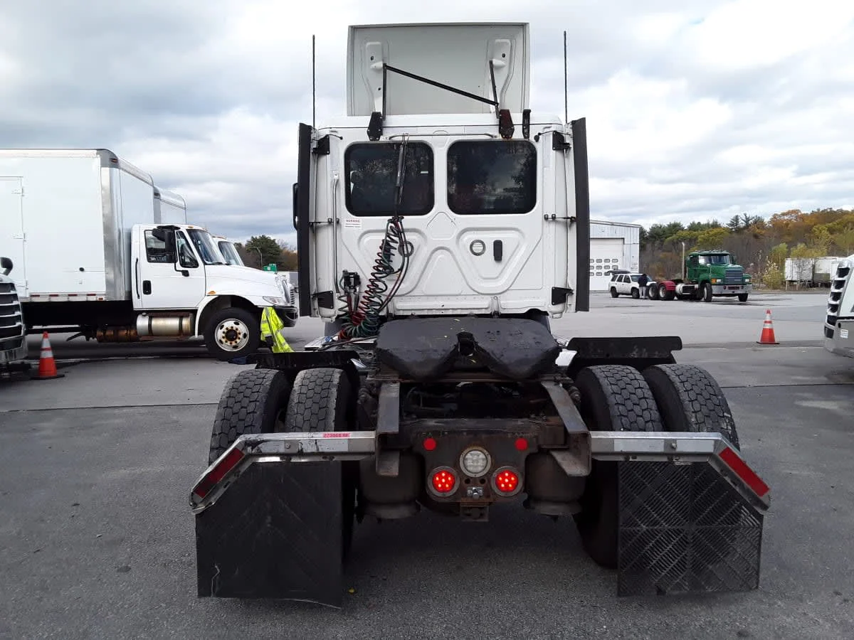 2020 Freightliner Cascadia - image 5
