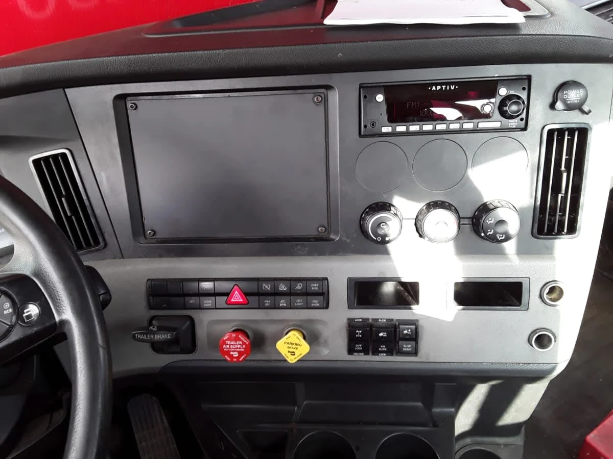 2020 Freightliner Cascadia - image 10