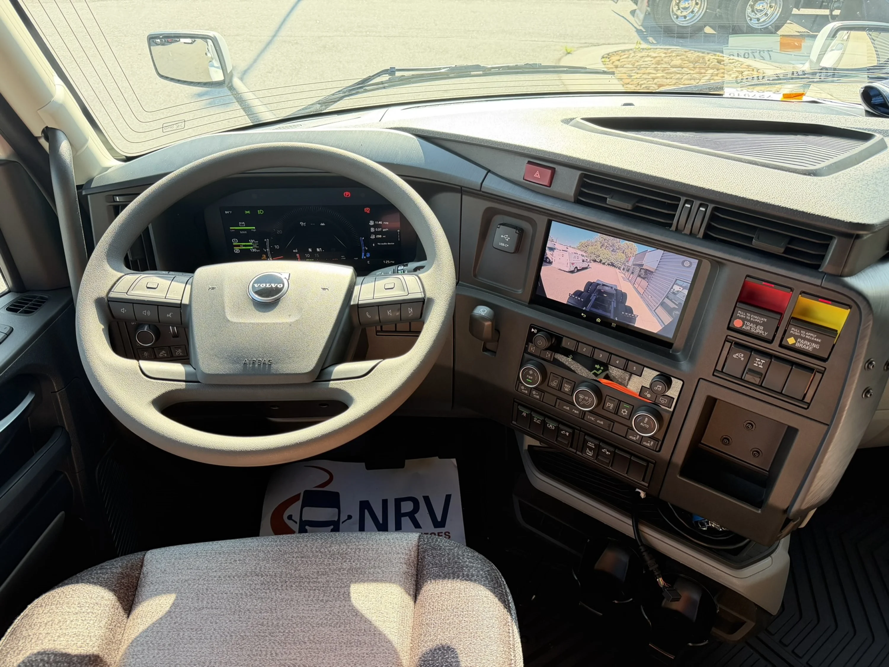 2027 Volvo VNL 660 — photo 6
