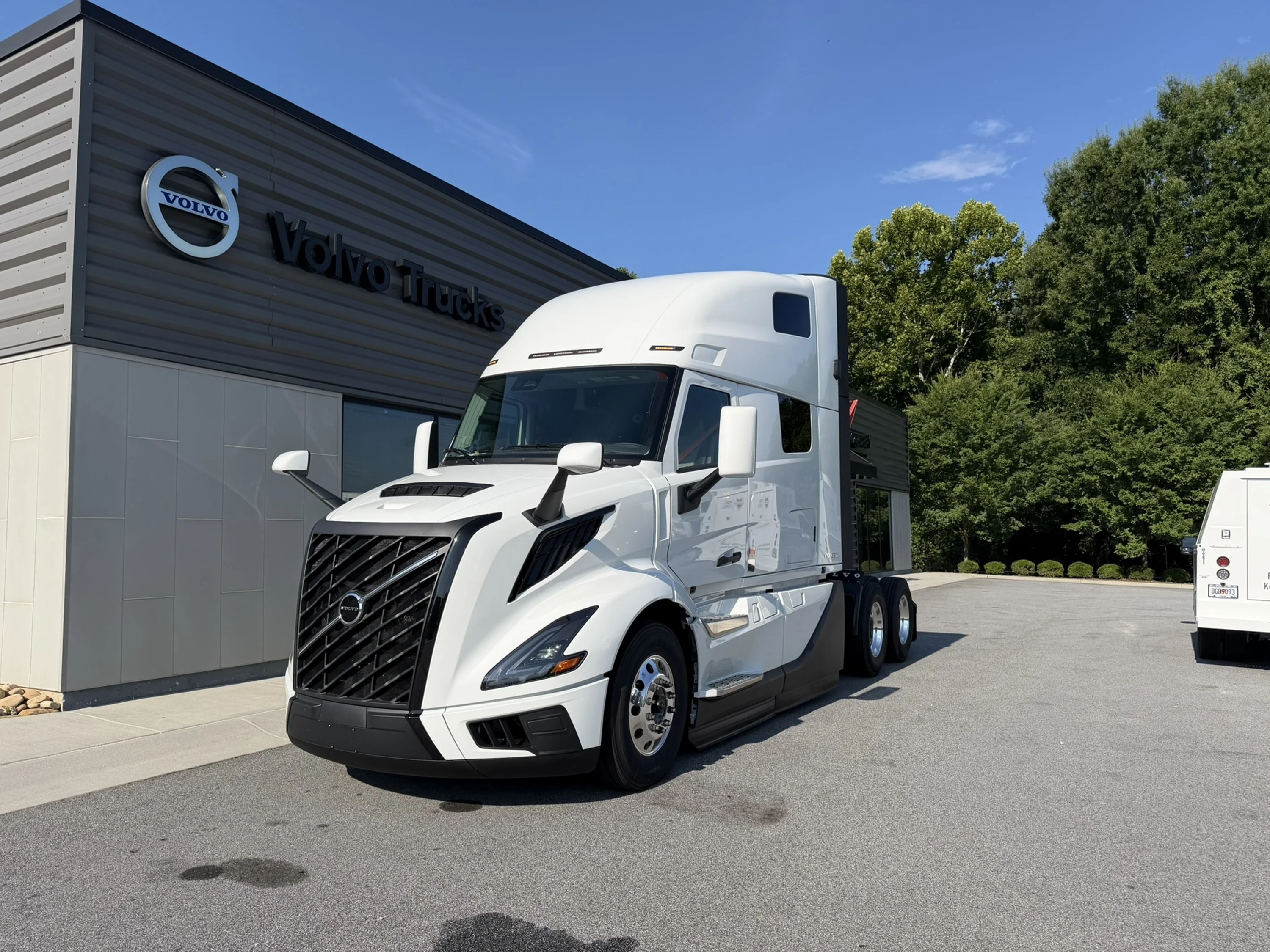 2027 Volvo VNL 660