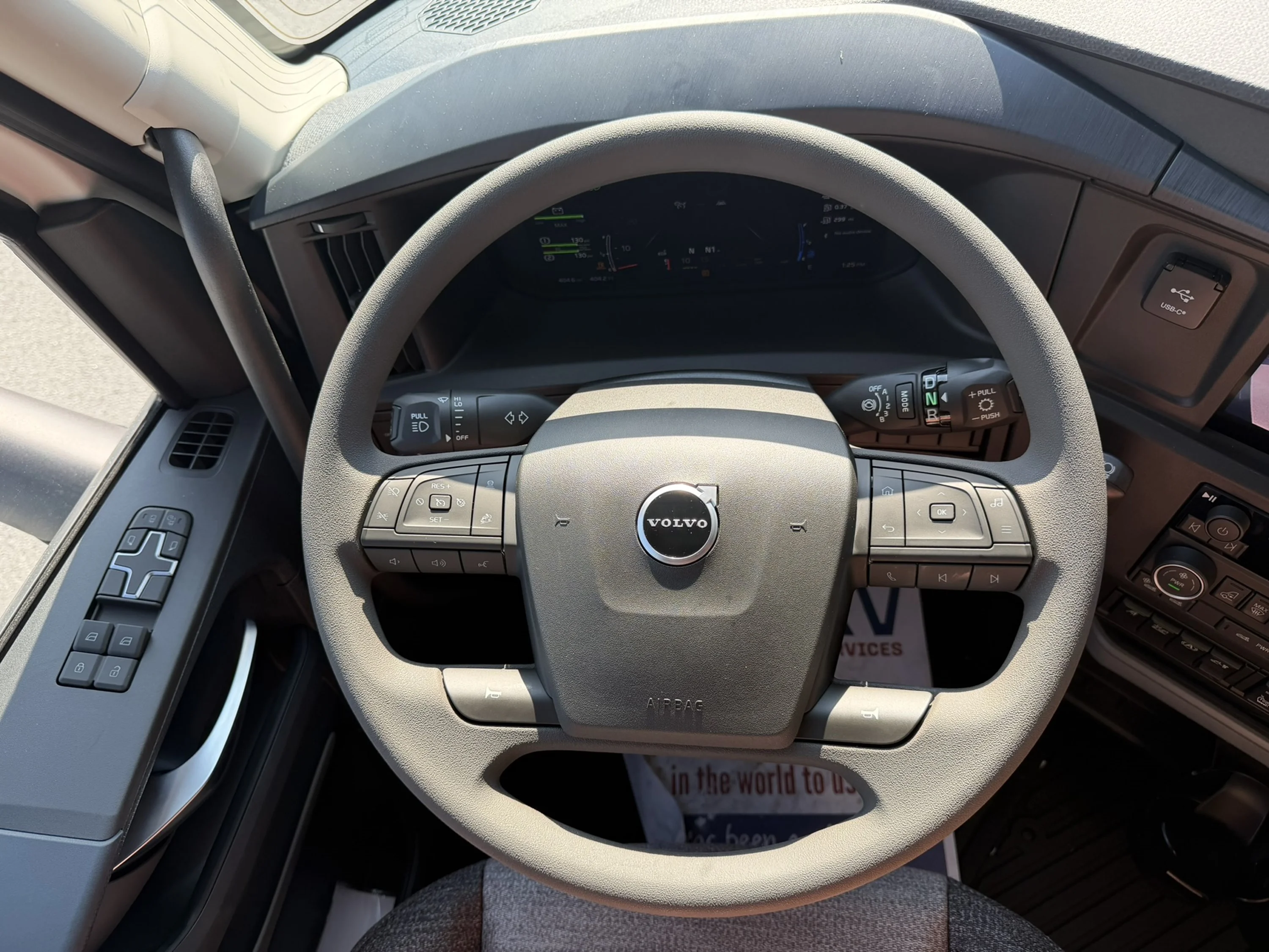 2027 Volvo VNL 660 — photo 5