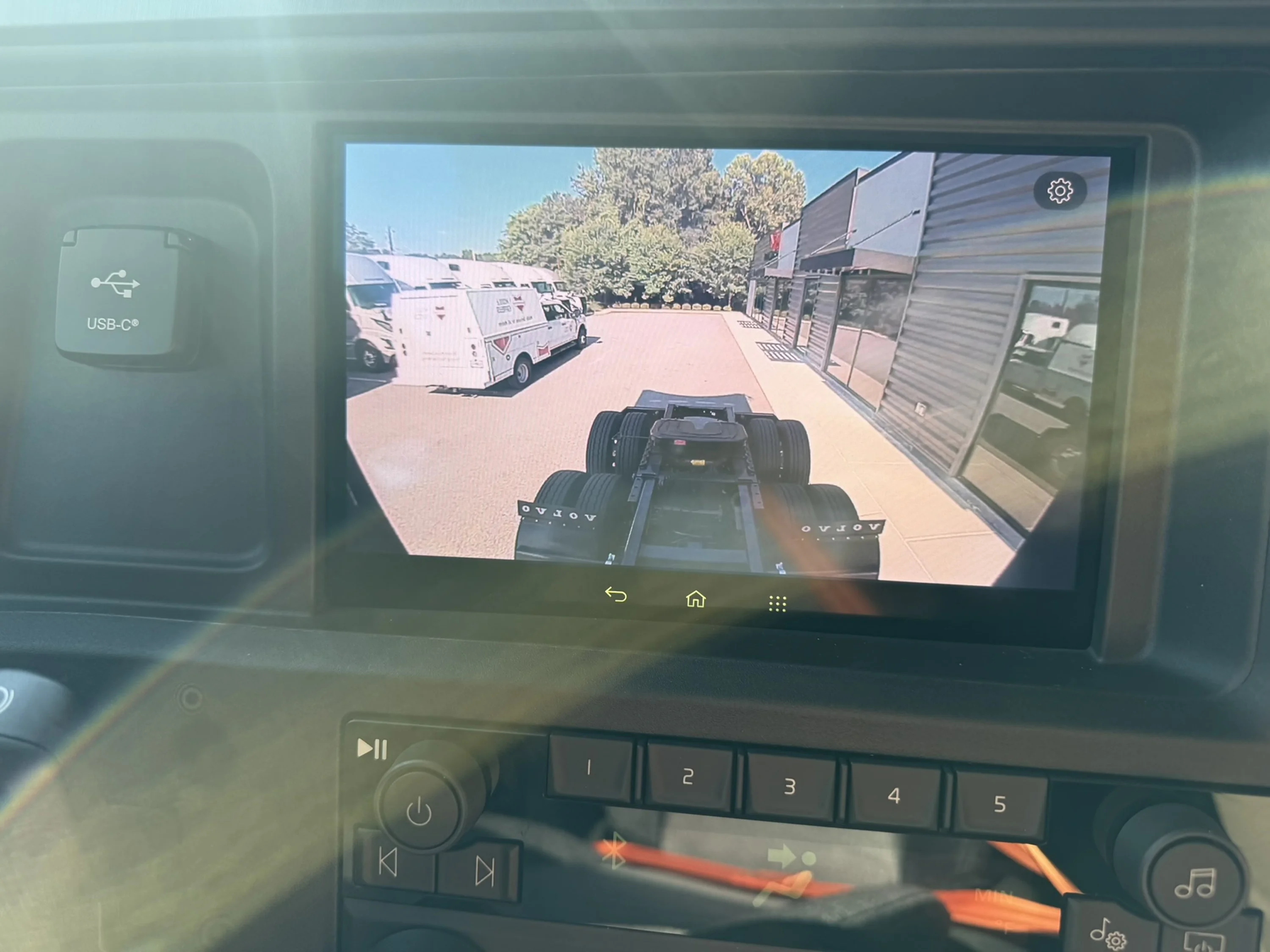2027 Volvo VNL 660 — photo 8