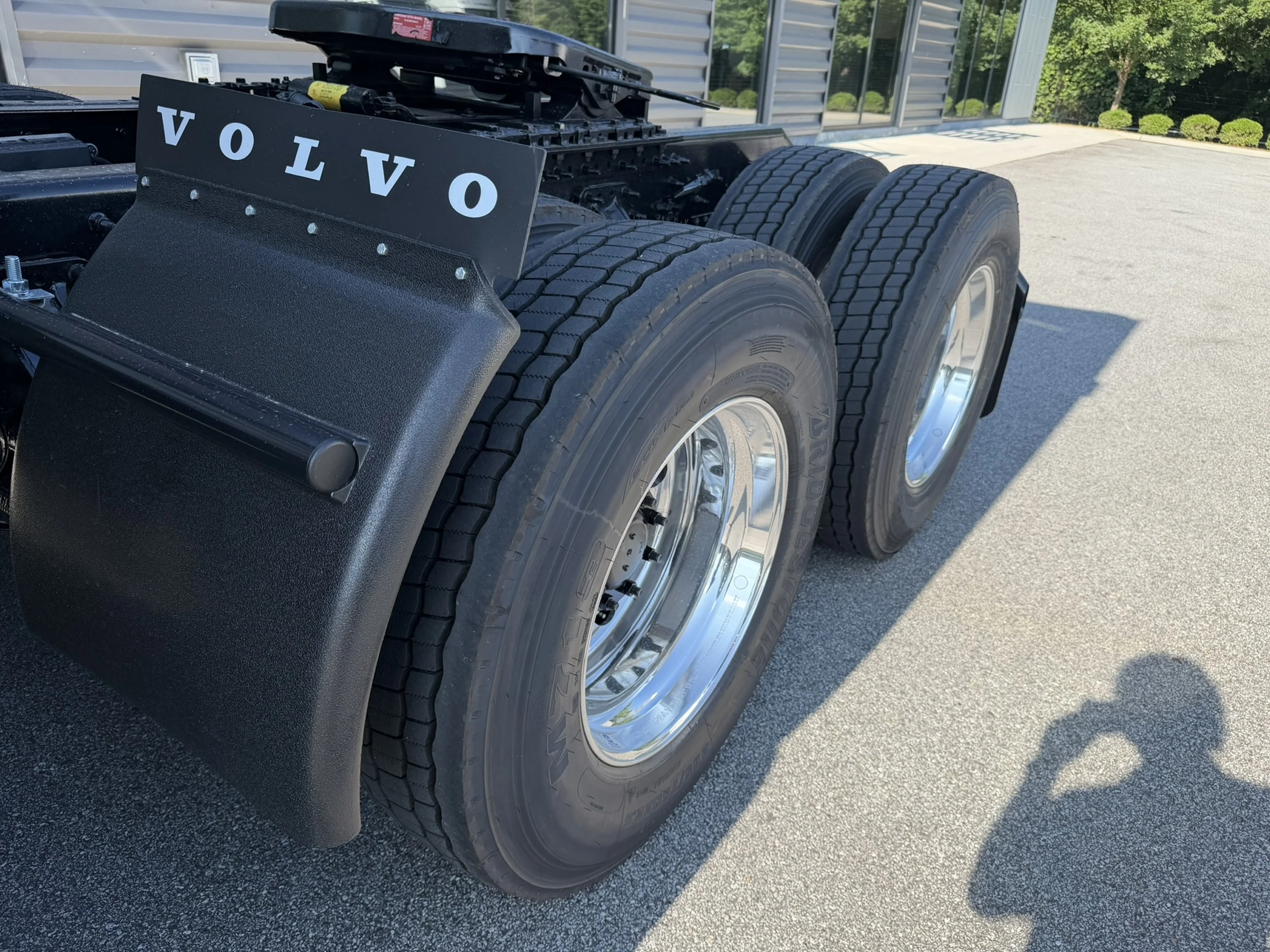 2027 Volvo VNL 660 — photo 4