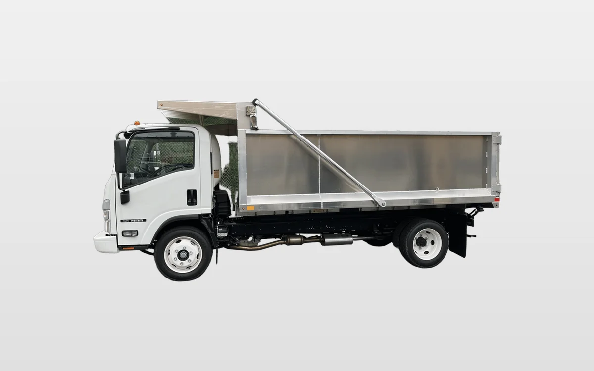 2025 Isuzu - image 1