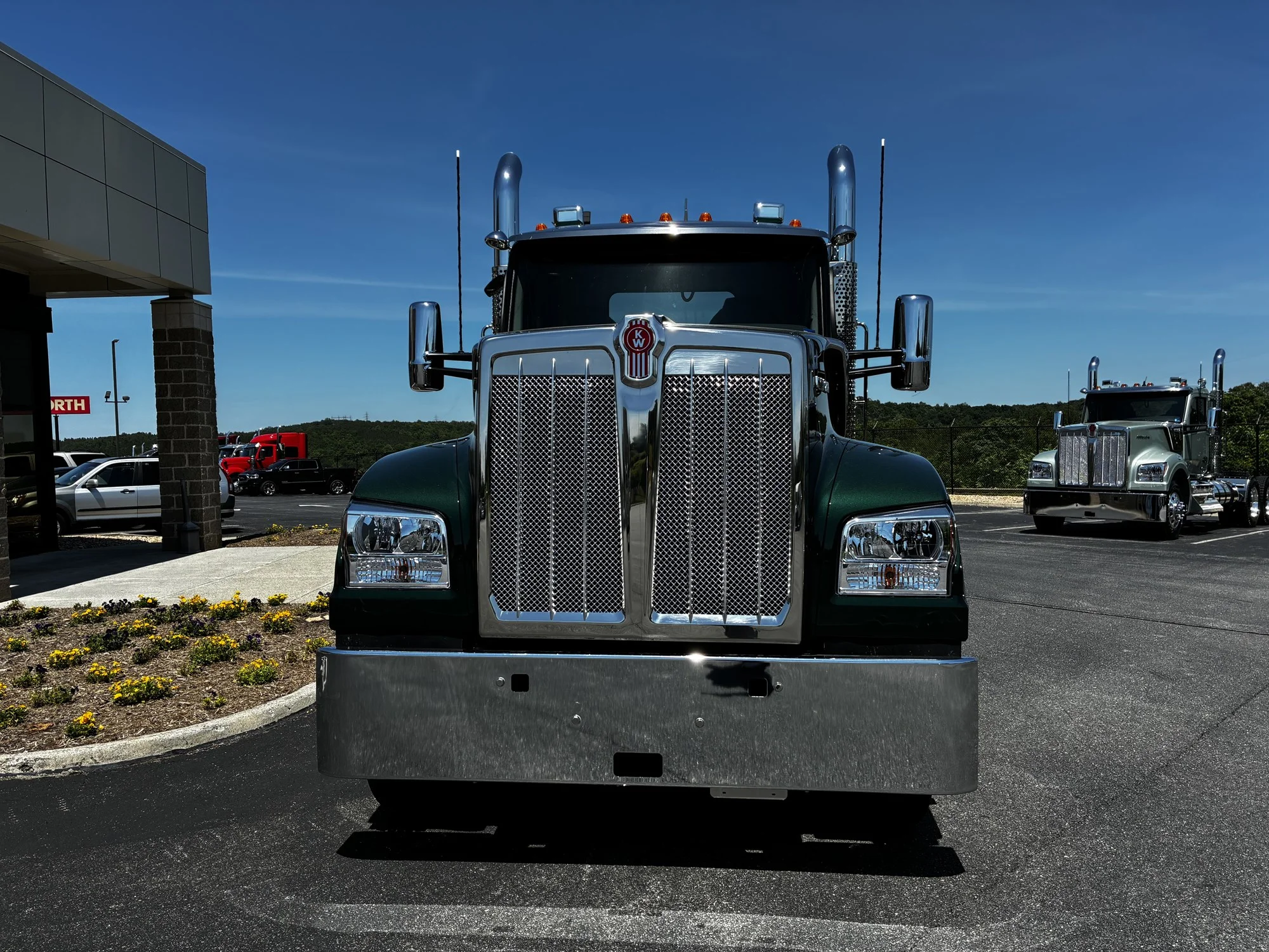 2027 Kenworth W990 in Lynchburg, VA — photo 2